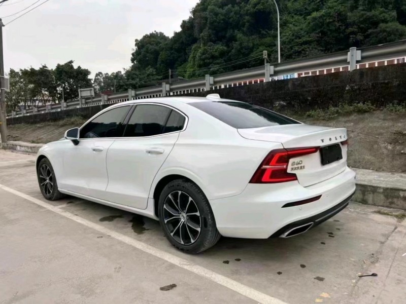 中山21年沃尔沃S60L4