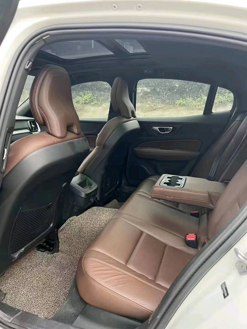 中山21年沃尔沃S60L9