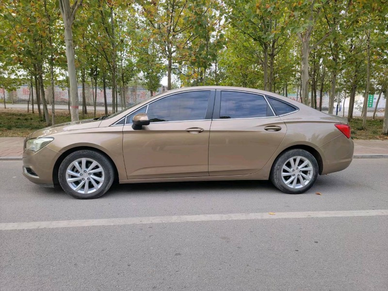 聊城16年别克威朗7