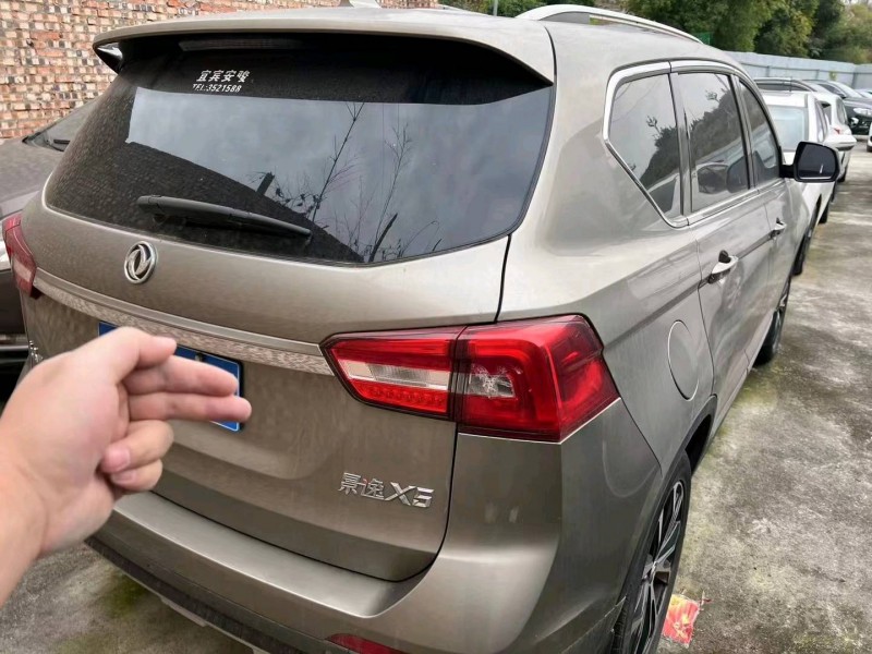 成都18年东风景逸6