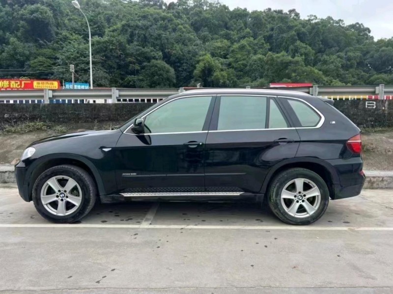 中山13年宝马X53