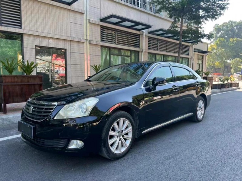 中山11年丰田皇冠1