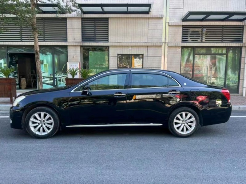 中山11年丰田皇冠2