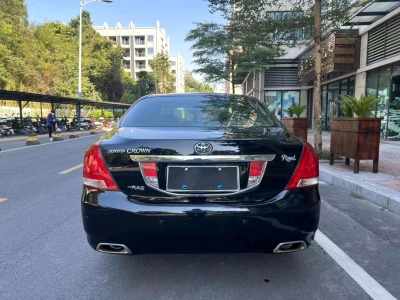 中山11年丰田皇冠4