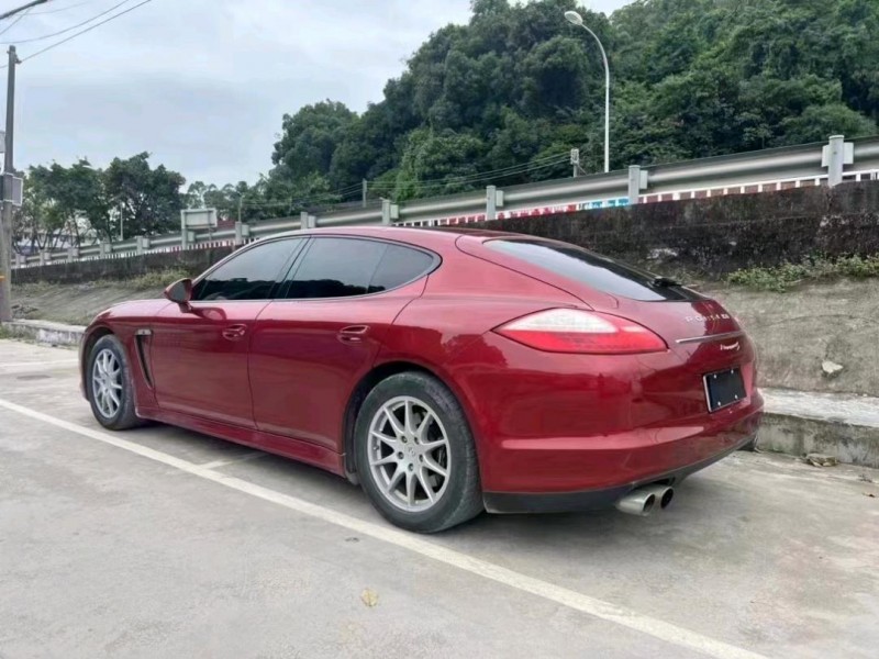 中山13年保时捷帕拉梅拉4