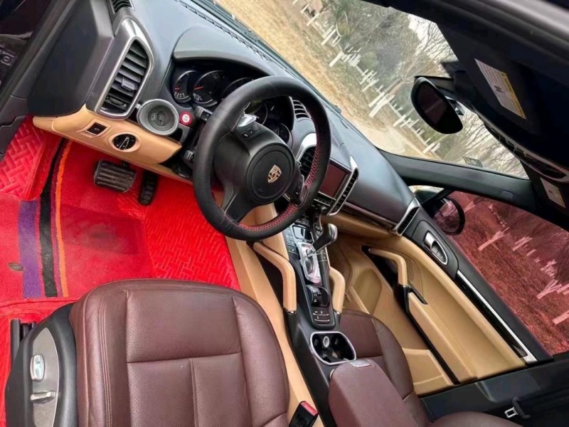 济南16年保时捷卡宴3