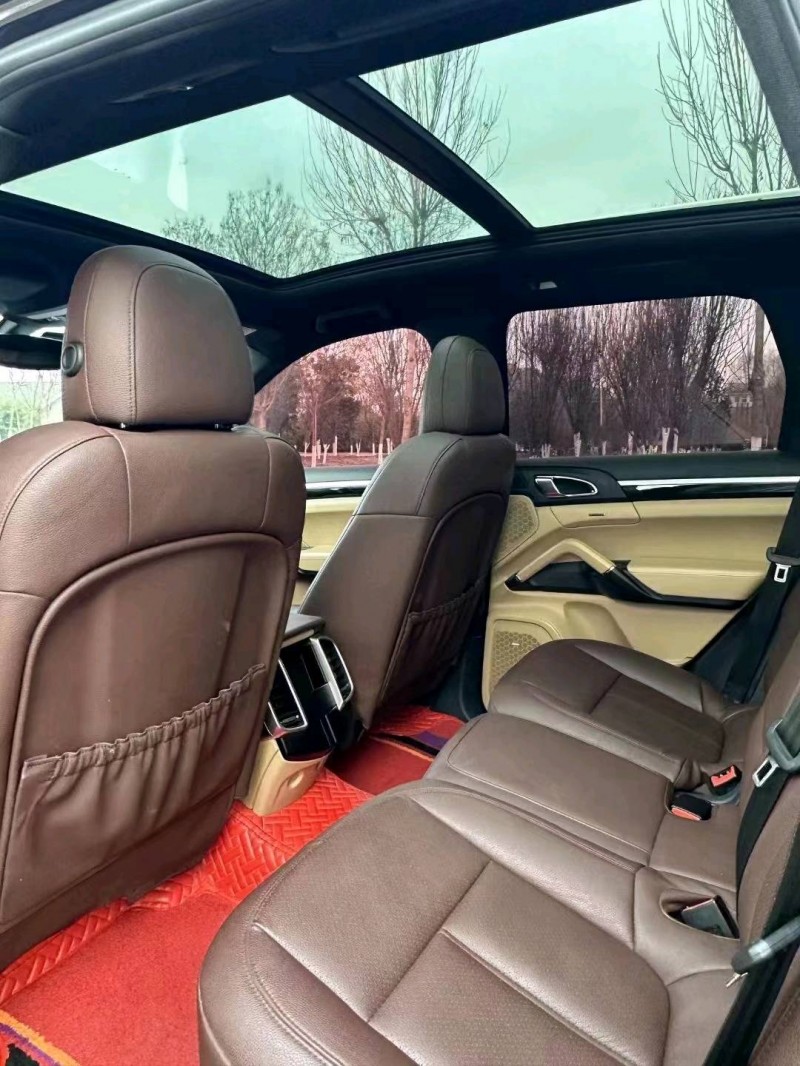 济南16年保时捷卡宴4