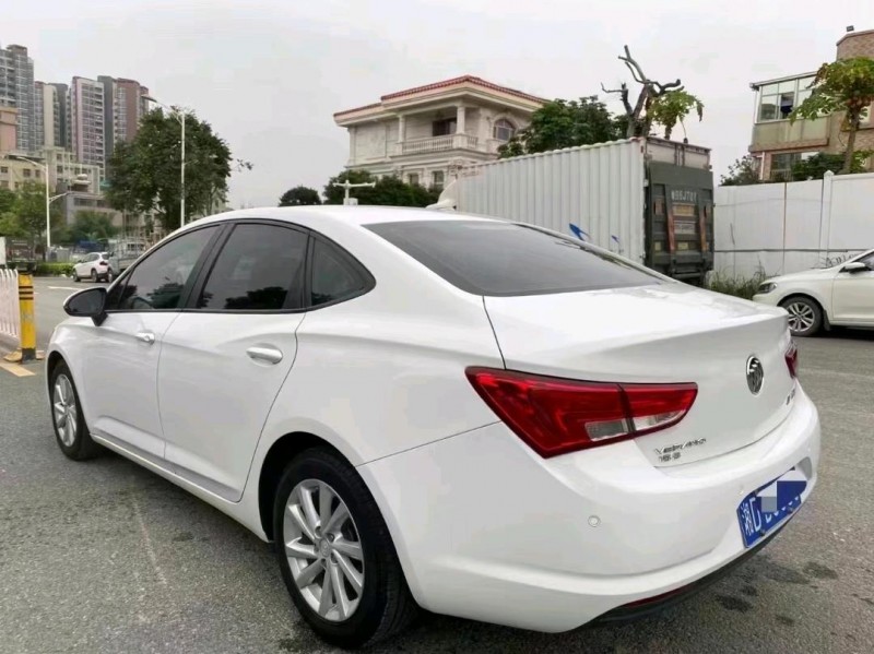 中山18年别克威朗8