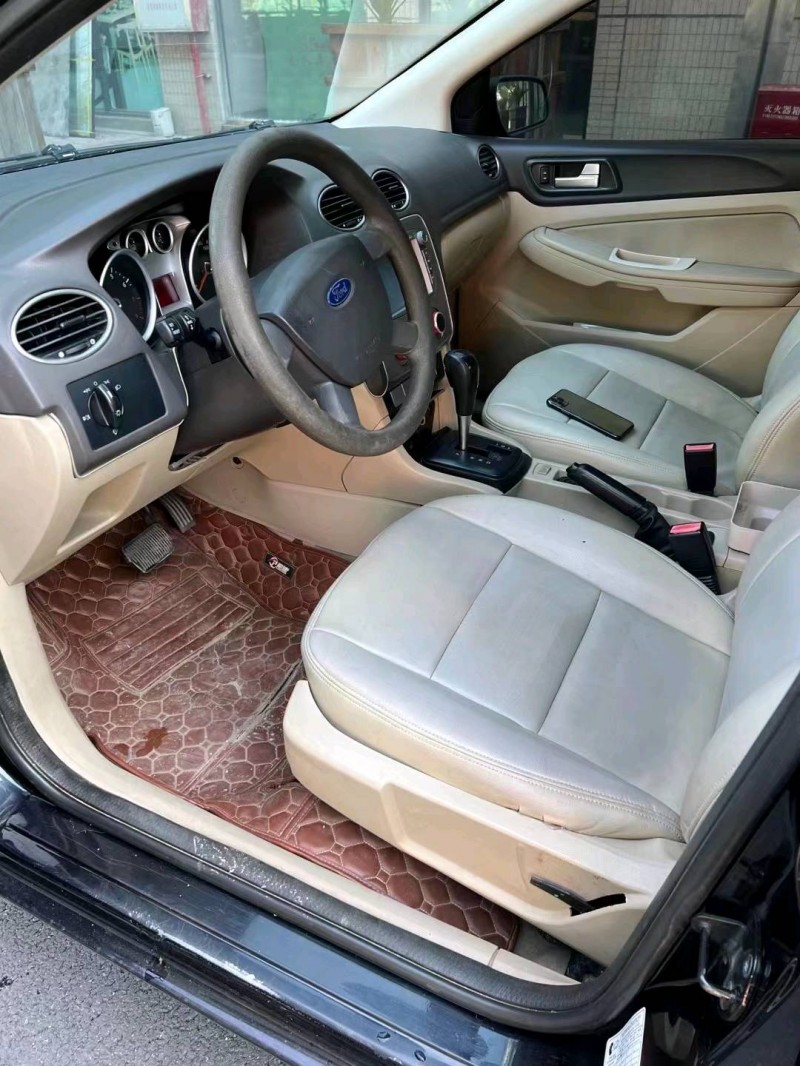 中山14年福特福克斯4