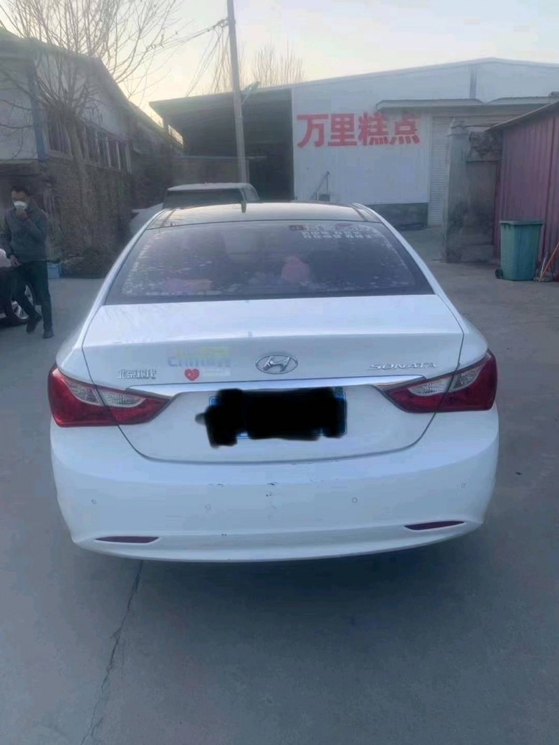 济南11年现代索纳塔八6