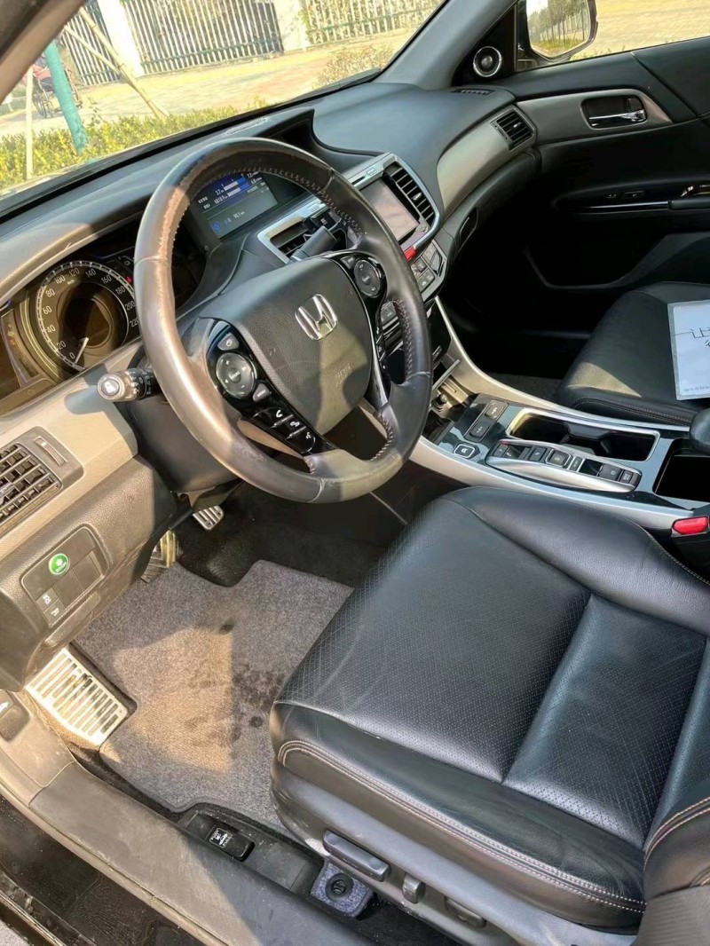 宜昌18年本田雅阁8