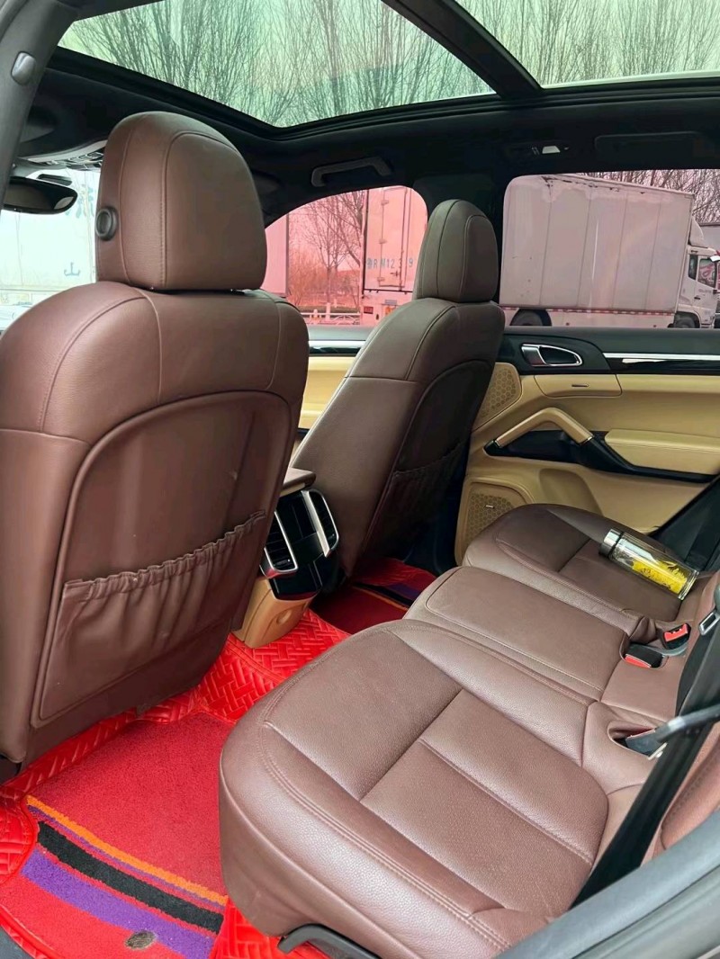 北京16年保时捷卡宴4