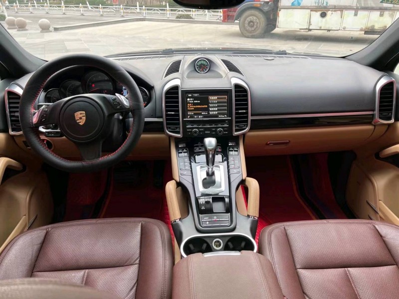 北京16年保时捷卡宴6