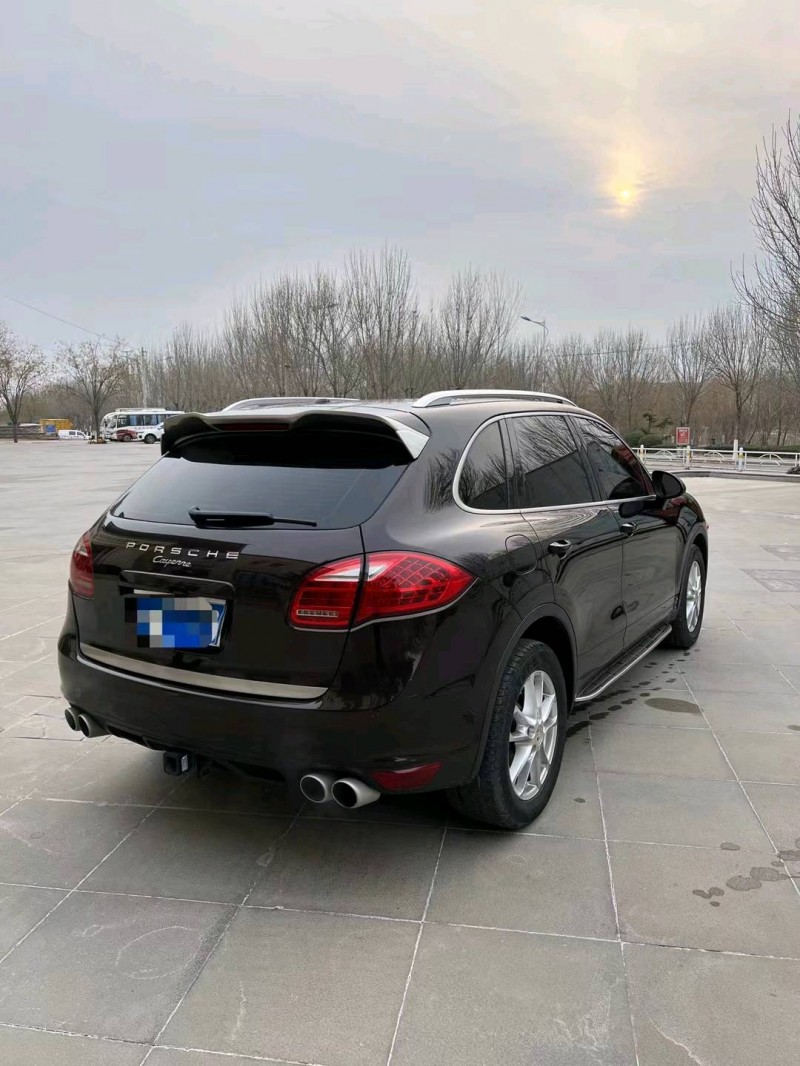 北京16年保时捷卡宴9