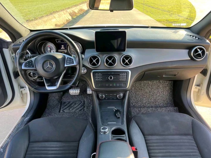 东营15年奔驰CLA9