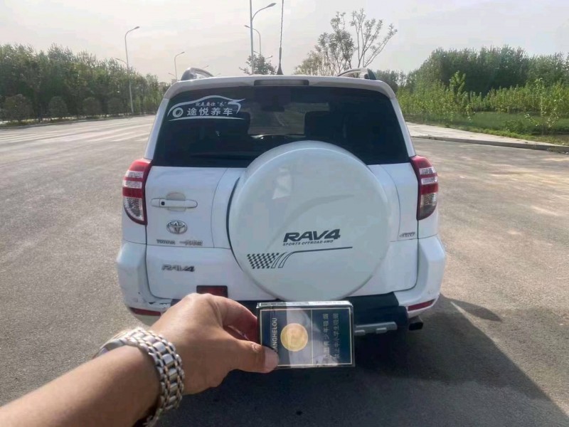 宜昌11年丰田RAV45