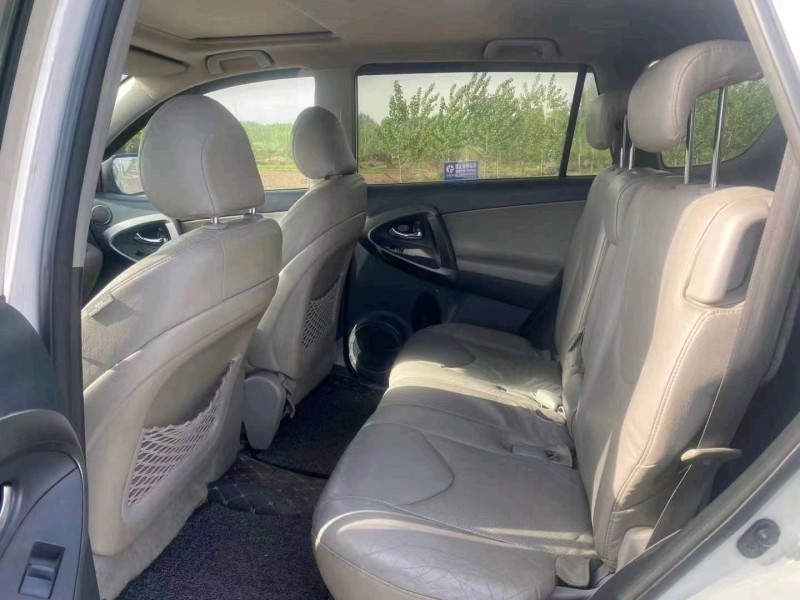 宜昌11年丰田RAV48