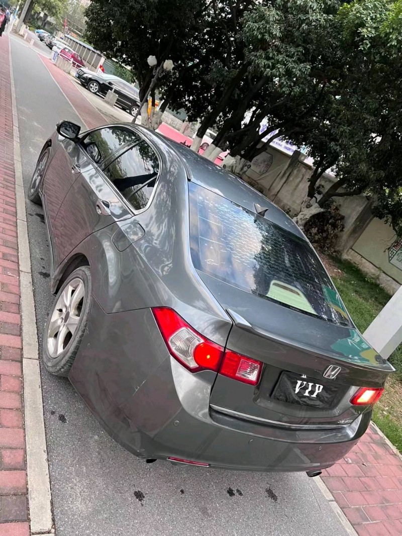 广州10年本田思铂睿8