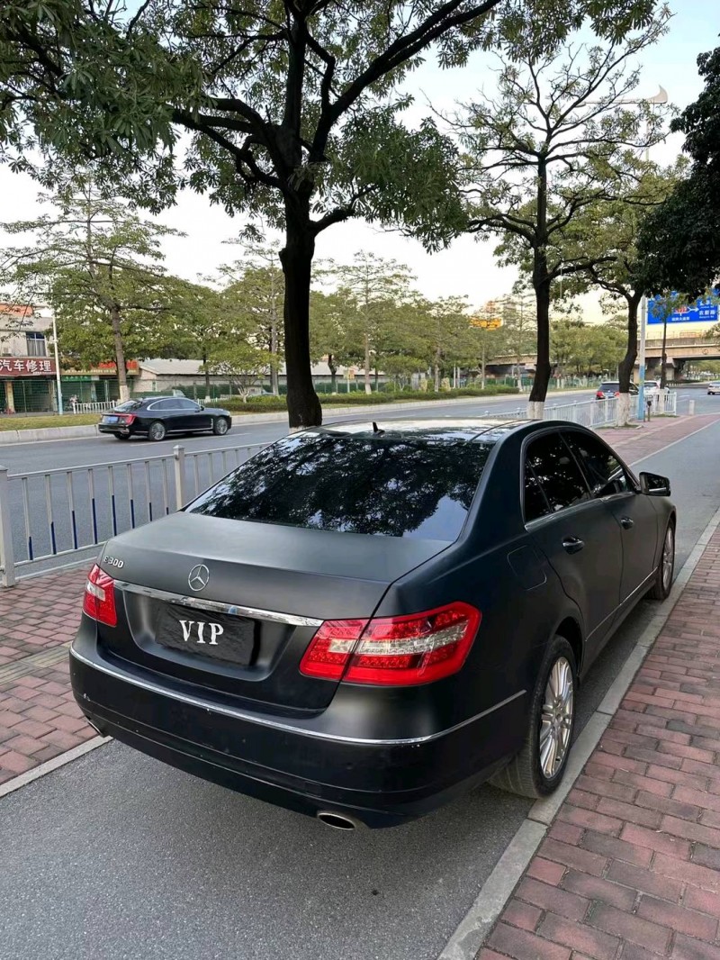 广州09年奔驰E8