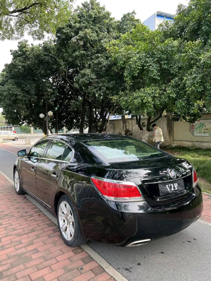 广州10年别克君越7