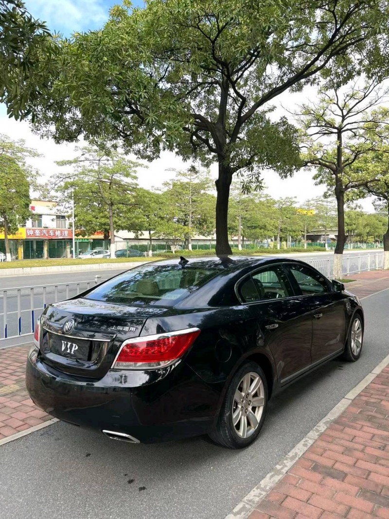 广州10年别克君越8