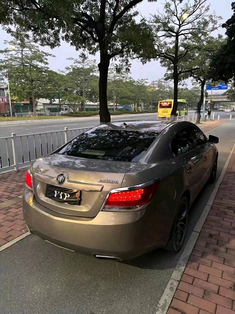 广州10年别克君越8