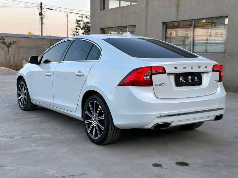 唐山19年沃尔沃S60L8