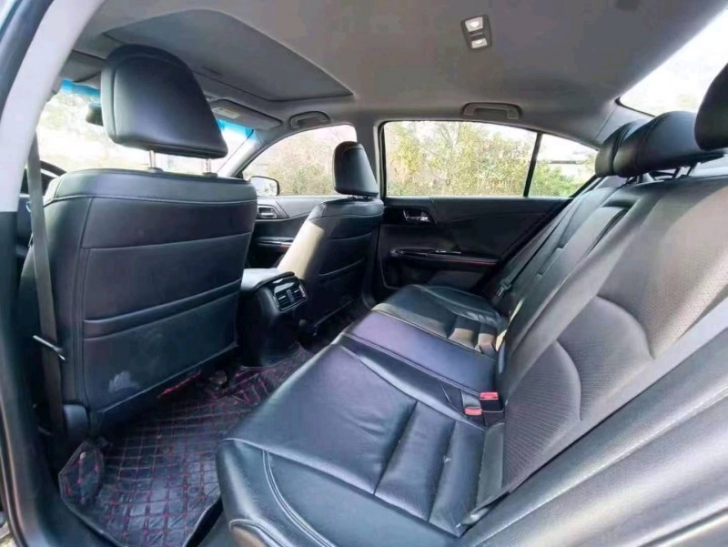 珠海17年本田雅阁4