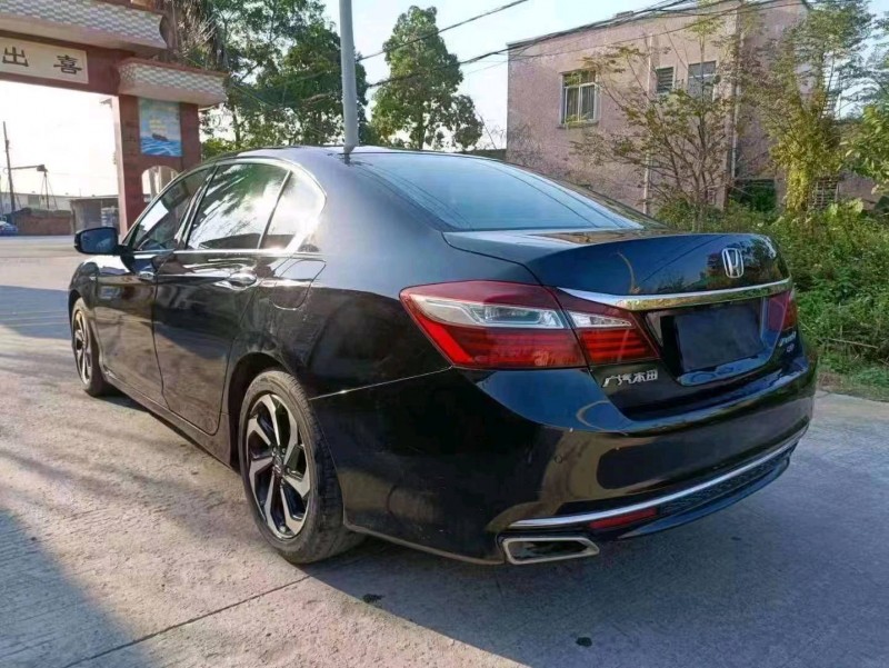 珠海17年本田雅阁1