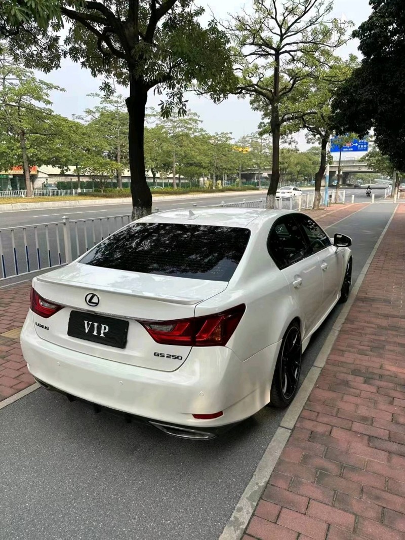 广州12年雷克萨斯GS8