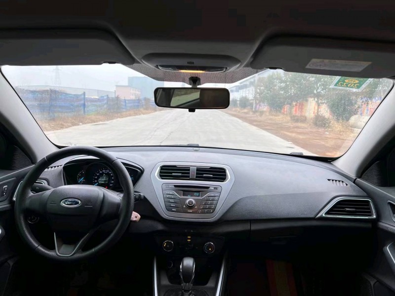 北京20年福特福睿斯6