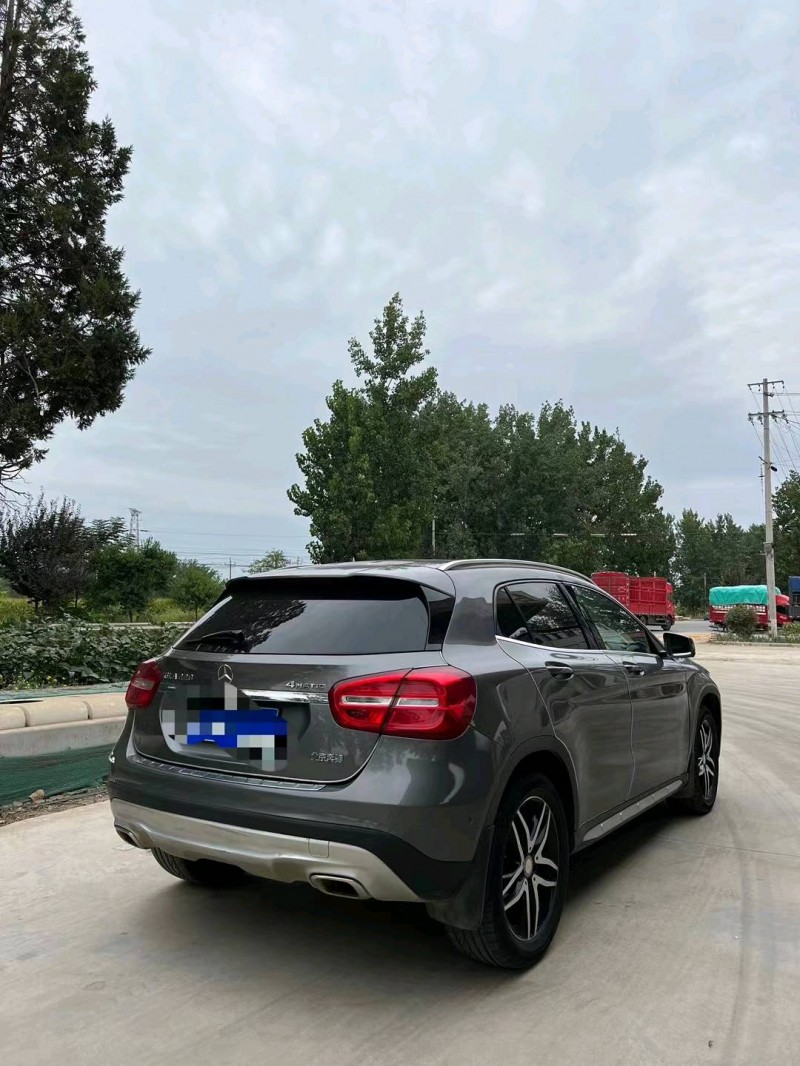 北京17年奔驰GLA8