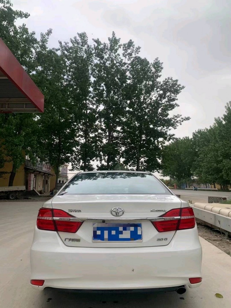 北京17年丰田凯美瑞8