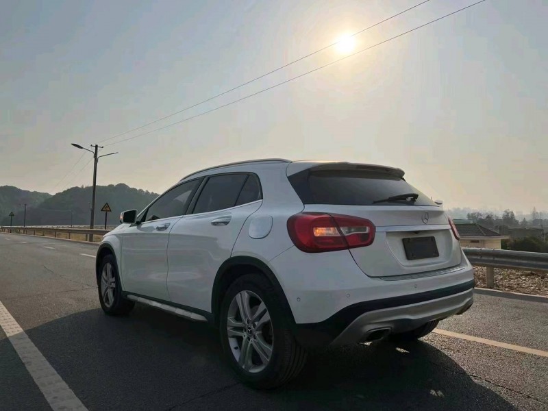 邵阳17年奔驰GLA8