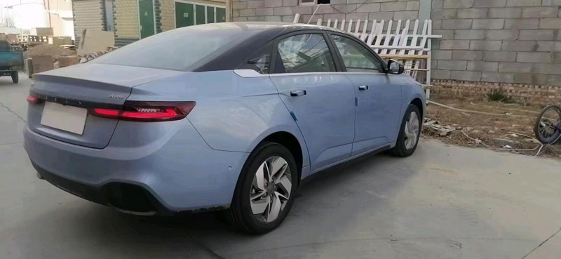 北京22年吉利几何6