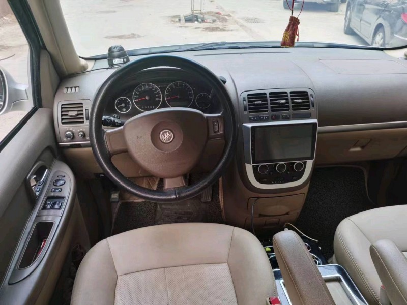 东营17年别克GL84