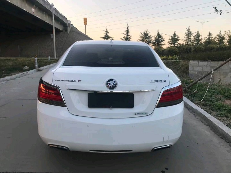 青岛12年别克君越4