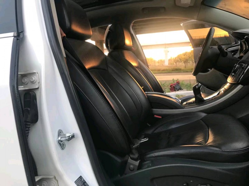 青岛12年别克君越7