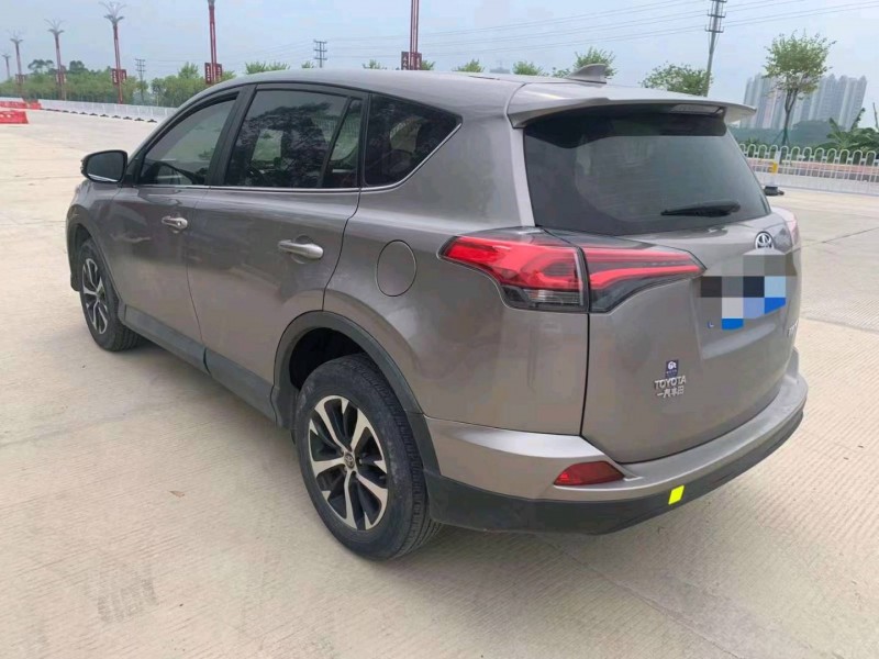 珠海17年丰田RAV4荣放4