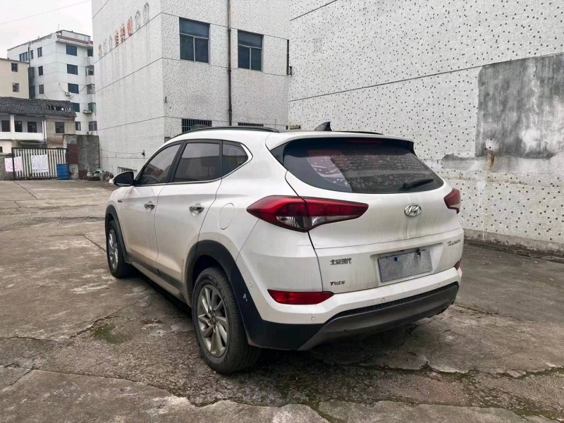 嘉兴16年现代途胜6