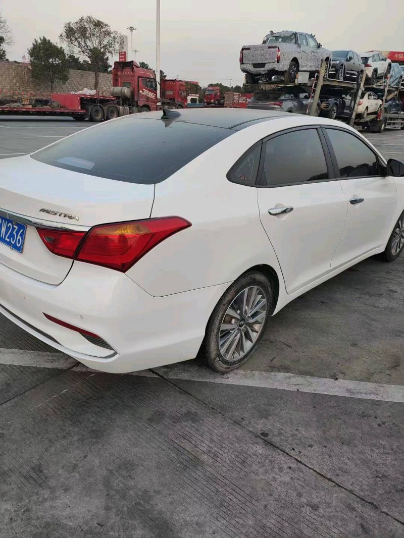 宜昌18年现代名图3