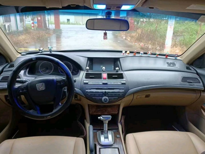 珠海10年本田雅阁7