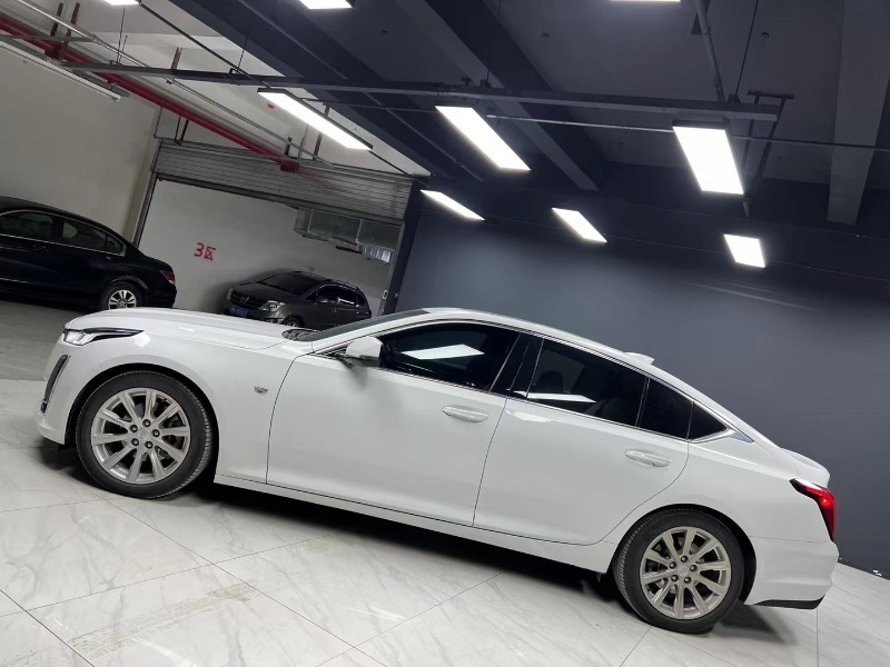 成都20年凯迪拉克CT54