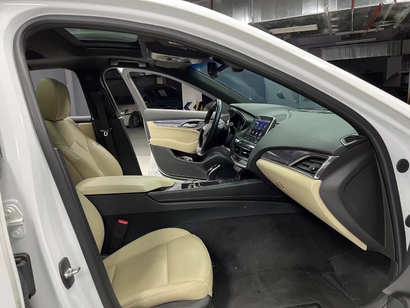 成都20年凯迪拉克CT52