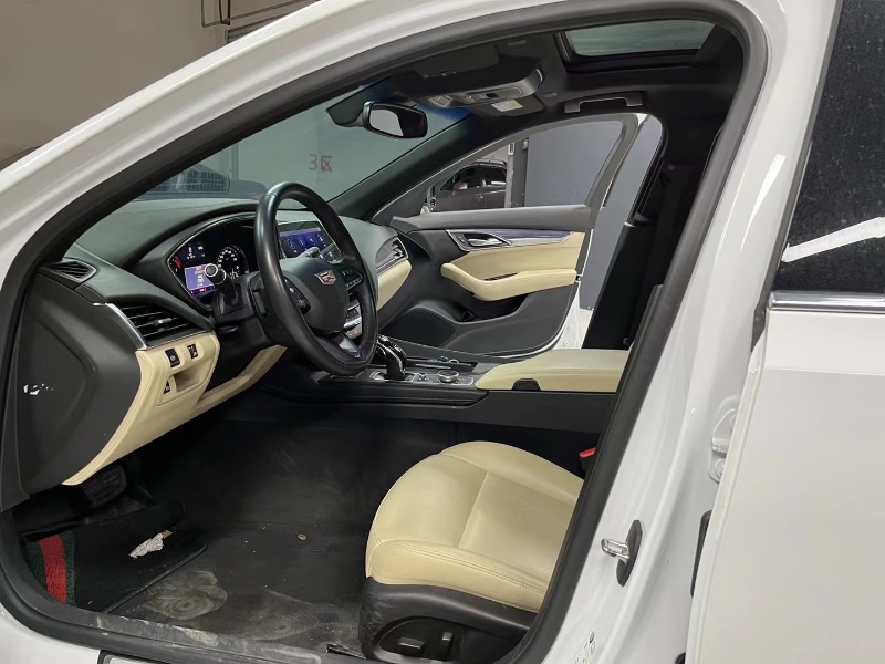 成都20年凯迪拉克CT56