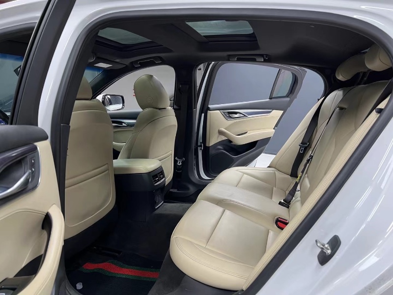 成都20年凯迪拉克CT57