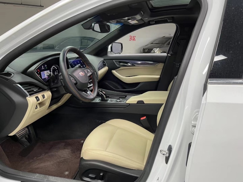 成都20年凯迪拉克CT52