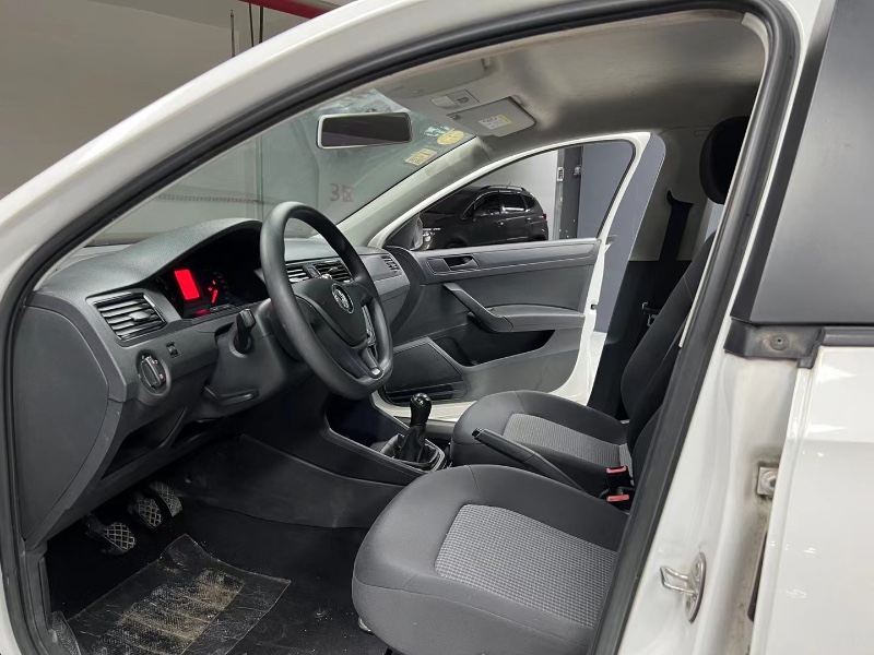 成都18年大众桑塔纳5