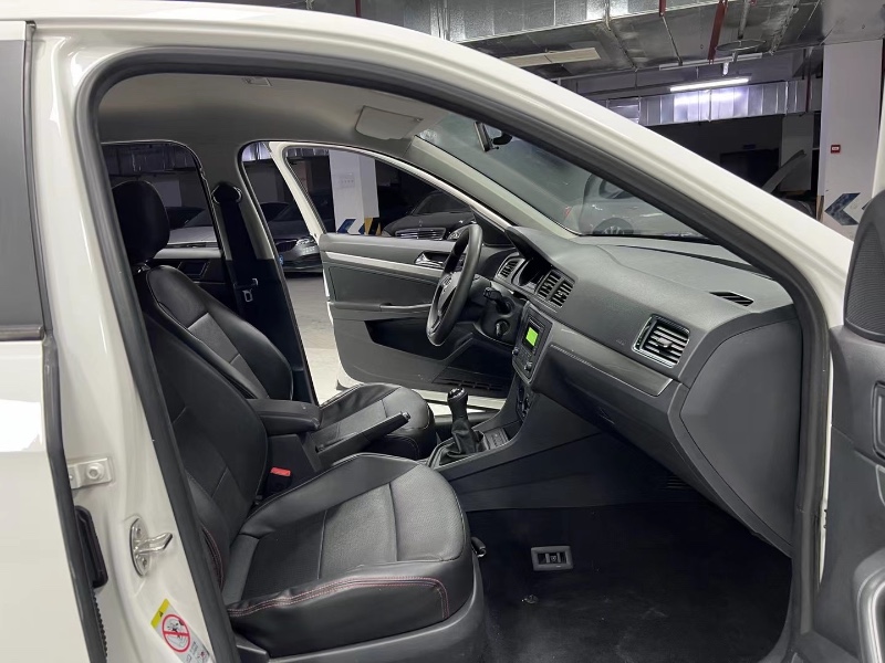 成都15年大众朗逸2