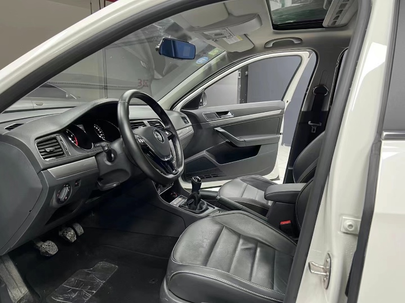 成都17年大众朗逸9